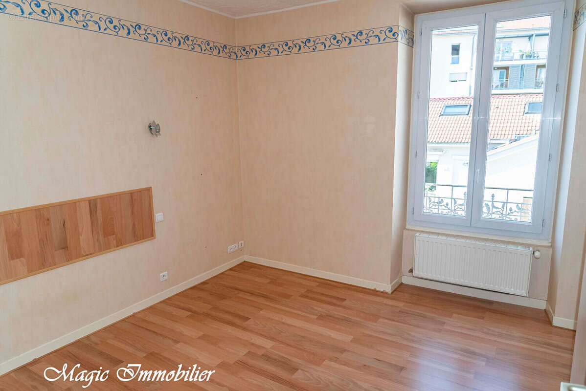 Appartement Oyonnax 2 pièce(s) 53.9 m2 - photo 4