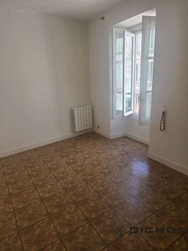 LA ROCHELLE  CENTRE VIEUX PORT Appartement  2 pièce(s) 31.56 m2; - photo 3