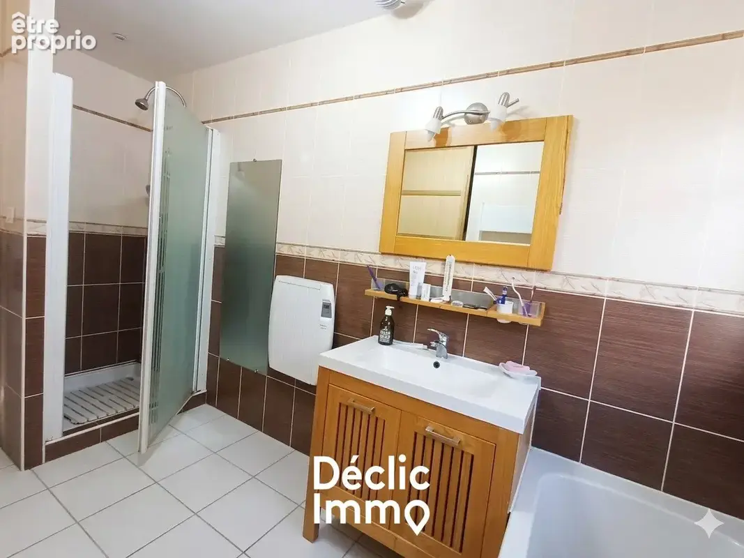 Maison 115m² - parcelle de 710m² + 3 chambres + 1 chambre/atelier + 2 garages (2 voitures + 1 camping-car) - photo 8