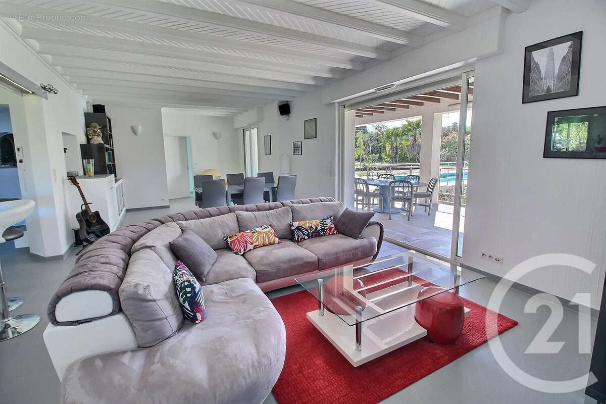 Maison à ROQUEFORT-LES-PINS