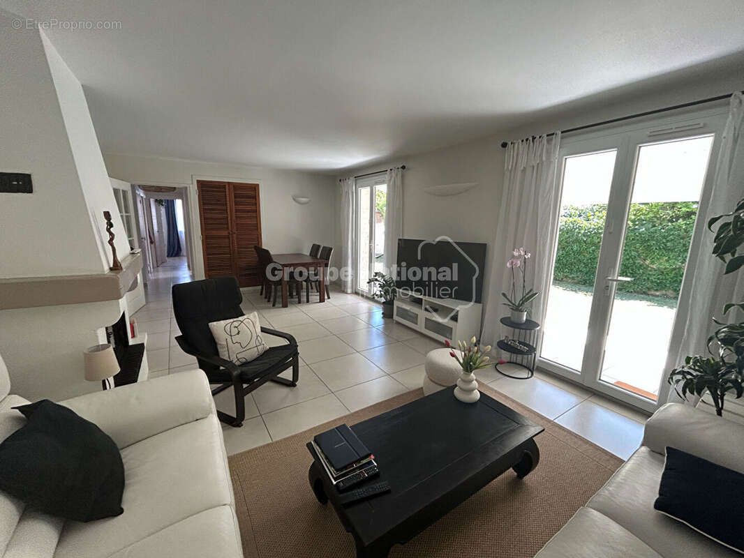 Maison de plain-pied 3 chambres + annexe sur parcelle arborée de 876 m² avec piscine et garage - Carpentras - photo 7