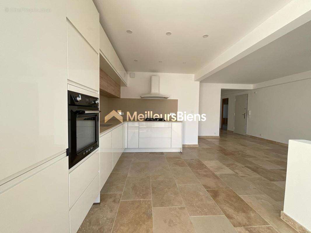 Appartement lumineux de 85 m² avec 3 chambres à vendre à Sète 34200 - photo 9
