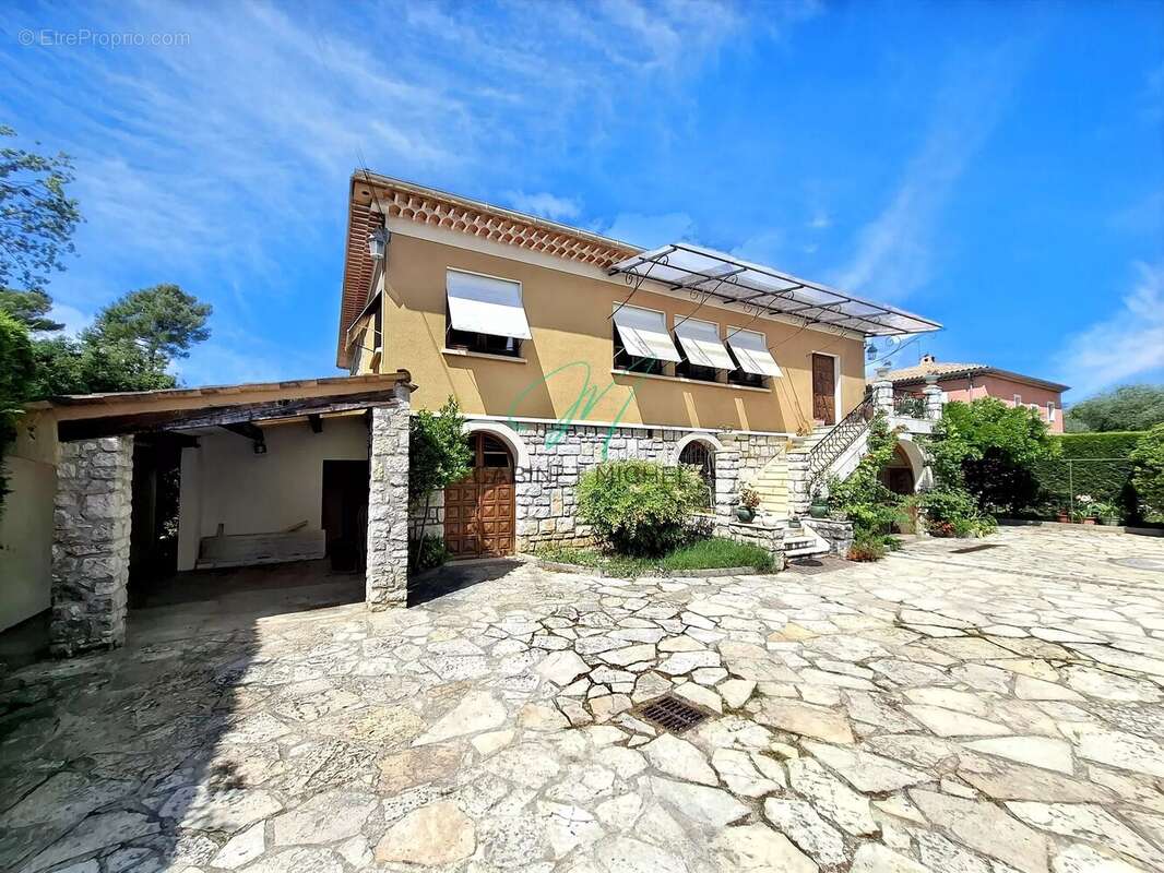Maison à ROQUEFORT-LES-PINS