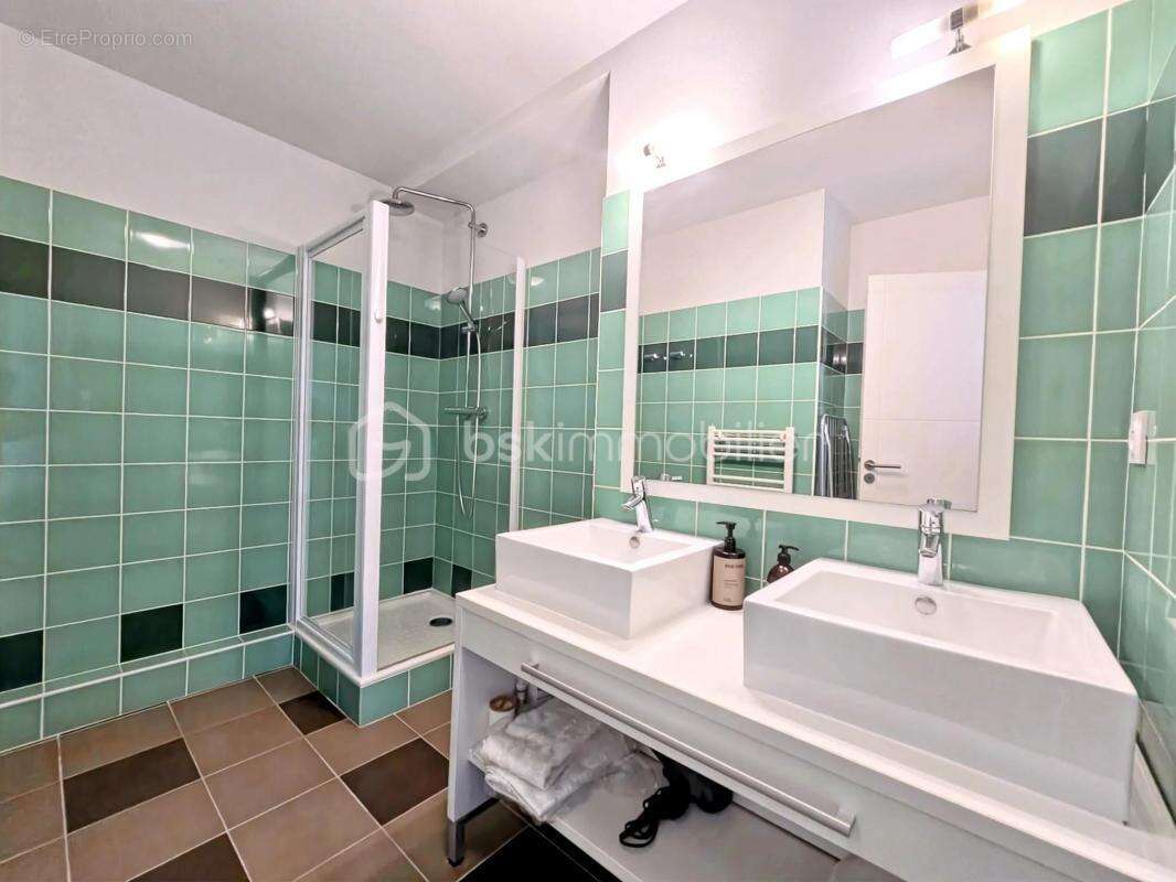 Superbe t2 meuble - piscine - deux balcons - place de parking - photo 8