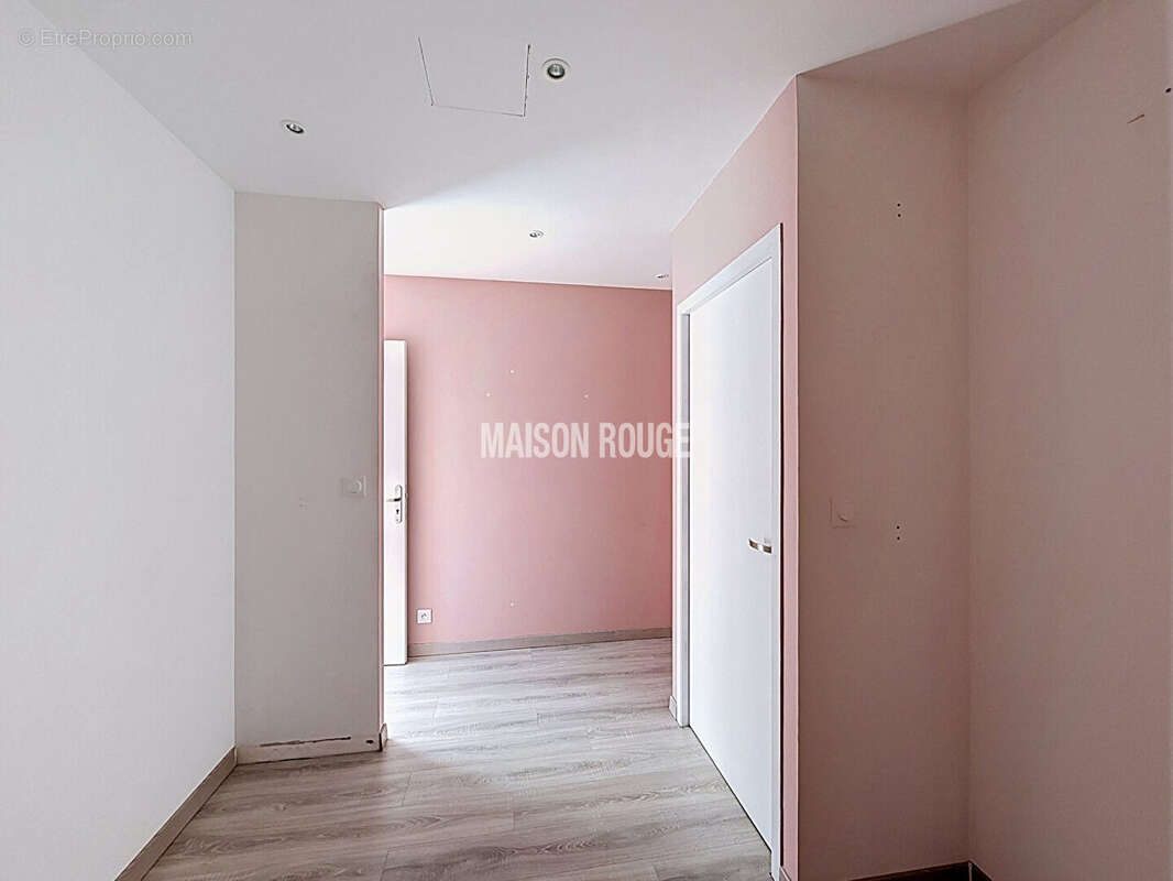 Maison de plain-pied avec quatre chambres et jardin - photo 14
