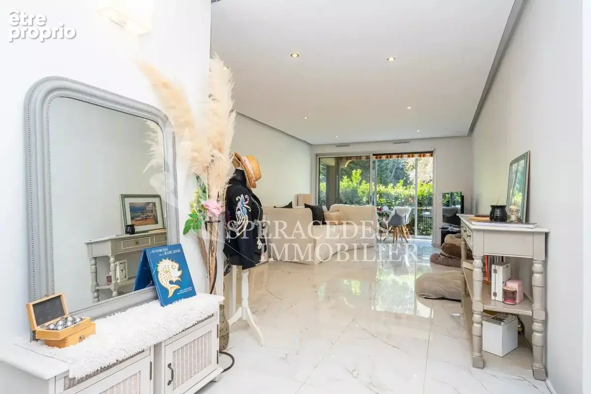 Mandelieu-la-Napoule - Appartement 3 pièces copropriété avec piscine - photo 3