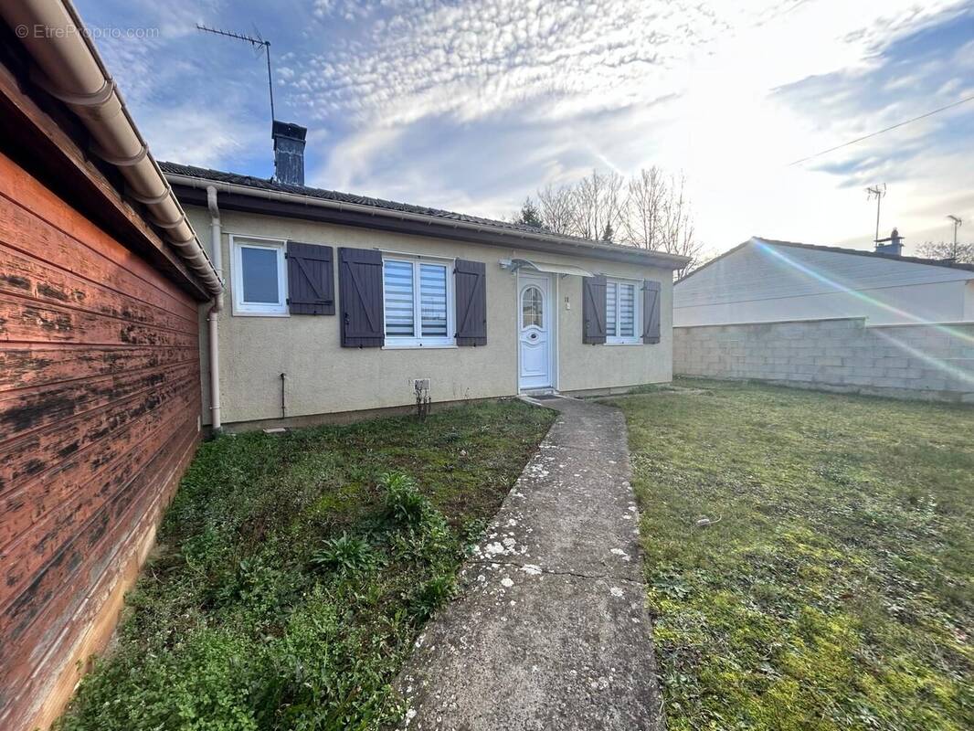 Maison à COURMELLES