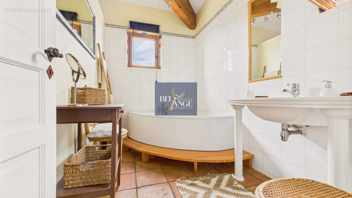 Maison à GROSPIERRES