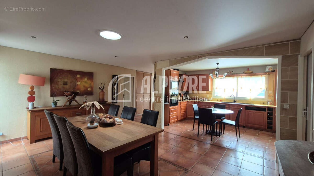 Alphore Immobilier - Donges -  Maison de plain-pied -150 m²  - 4 chambres - Terrain de 1 100 m² - photo 4