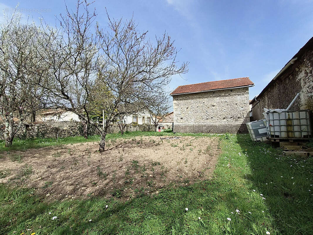 Terrain à LA MOTHE-SAINT-HERAY