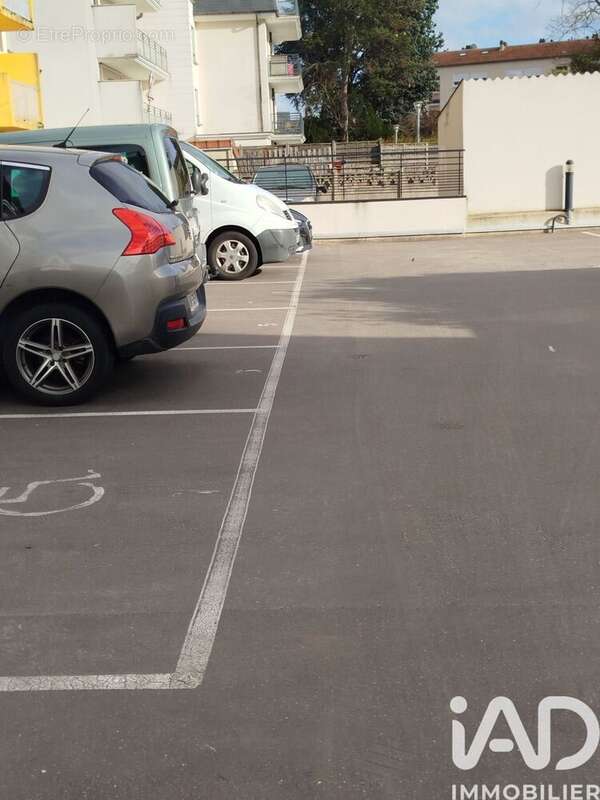 Photo 4 - Parking à SAINTE-GENEVIEVE-DES-BOIS
