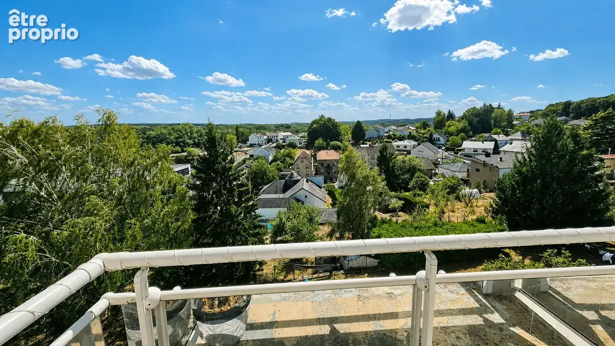 CREUTZWALD ? Appartement F2 rénové, dernier étage avec balcon et cave - photo 2
