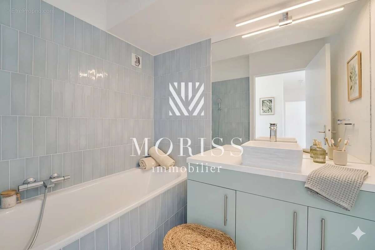 Appartement à COURBEVOIE