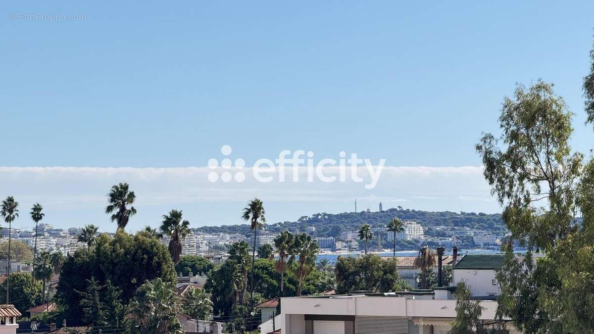 Appartement à VALLAURIS