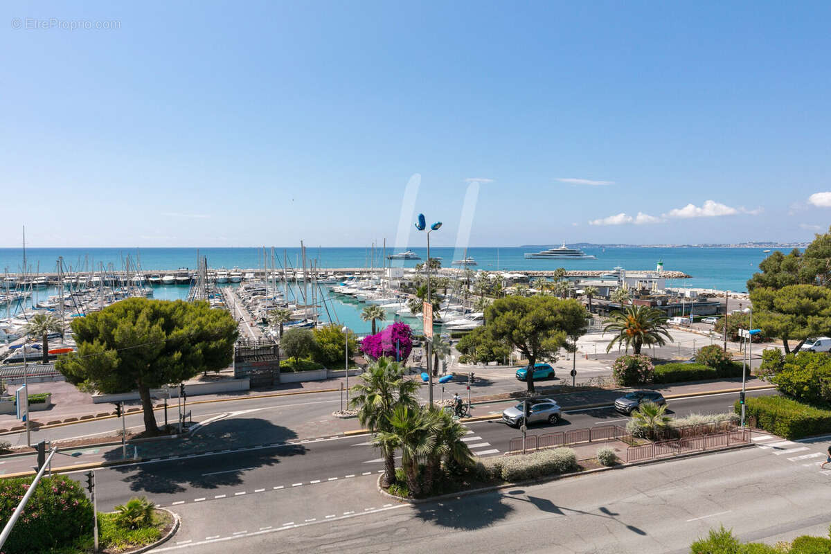 Appartement à SAINT-LAURENT-DU-VAR