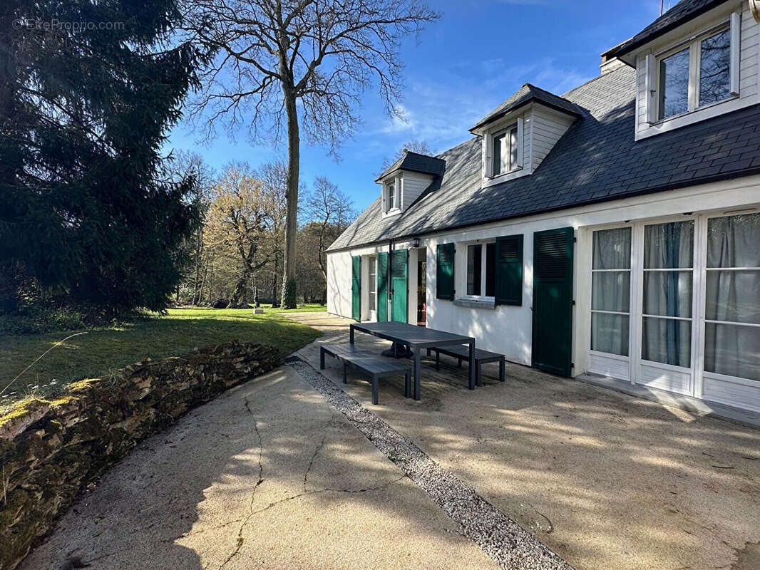 Maison à FEROLLES-ATTILLY