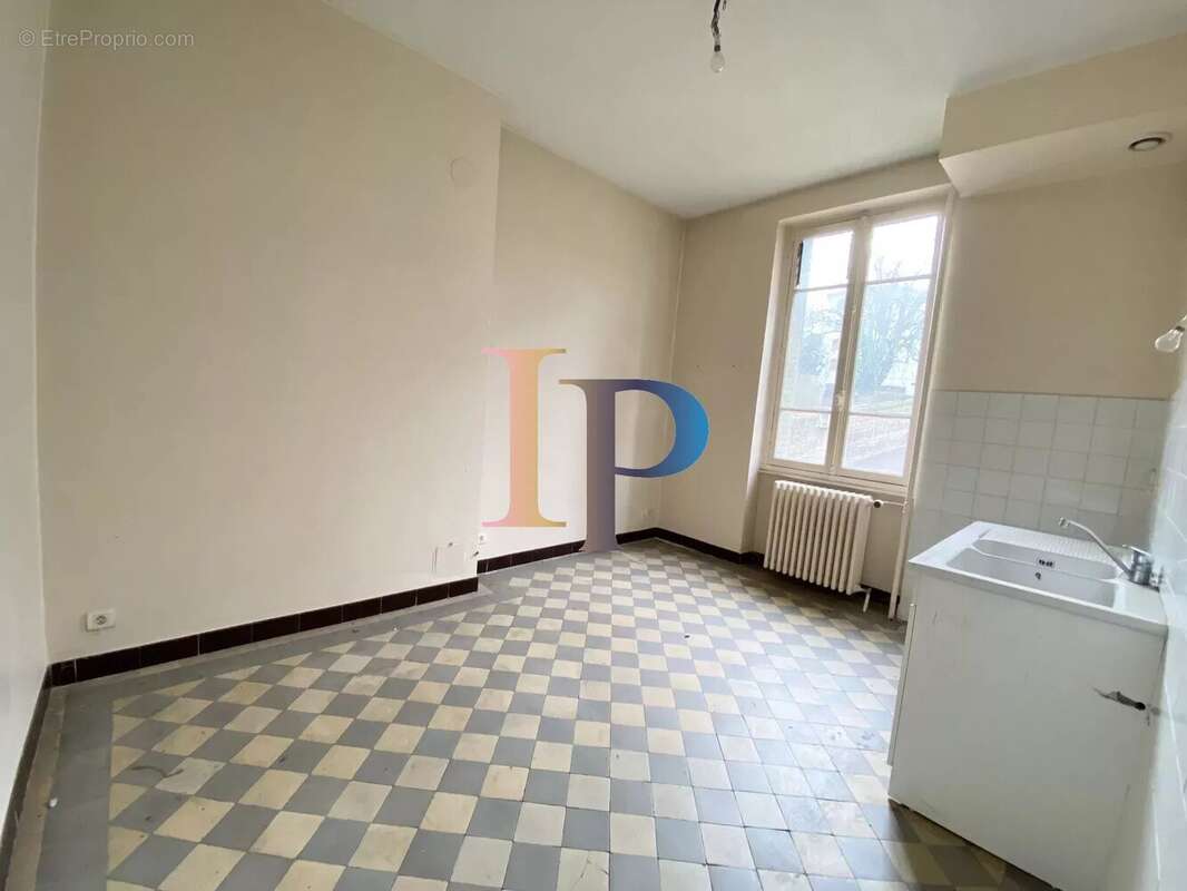 Maison à LA CLAYETTE