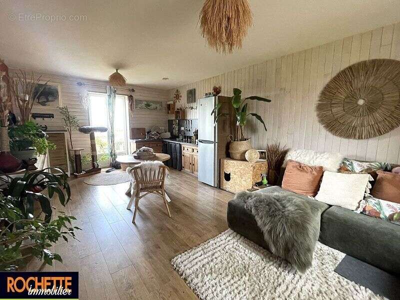 Maison 114 m² à Saint-Just-La-Pendue  - photo 2
