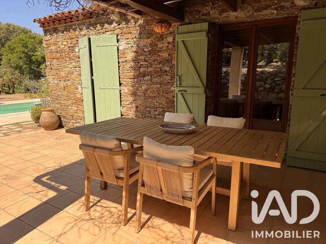 Maison 113 m² à La Garde-Freinet  - photo 3