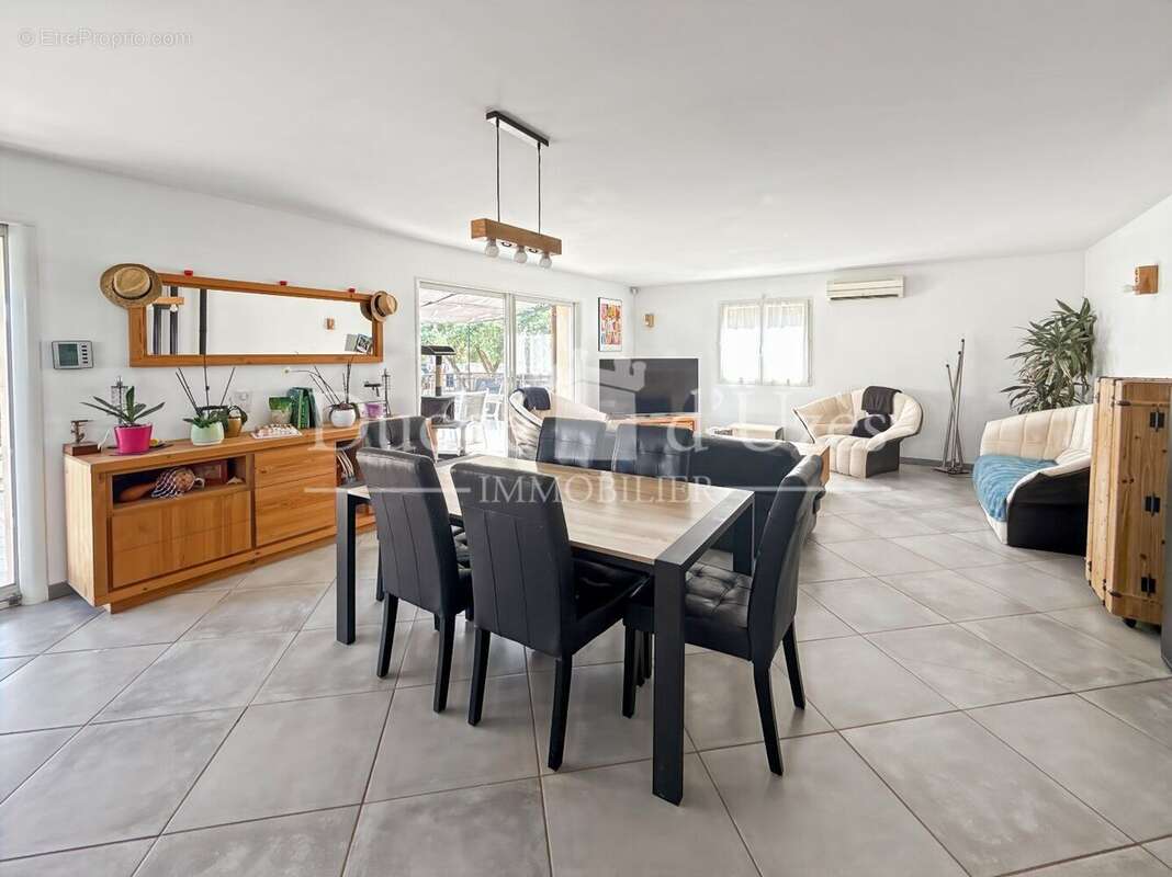 Photo 2 - Maison à UZES