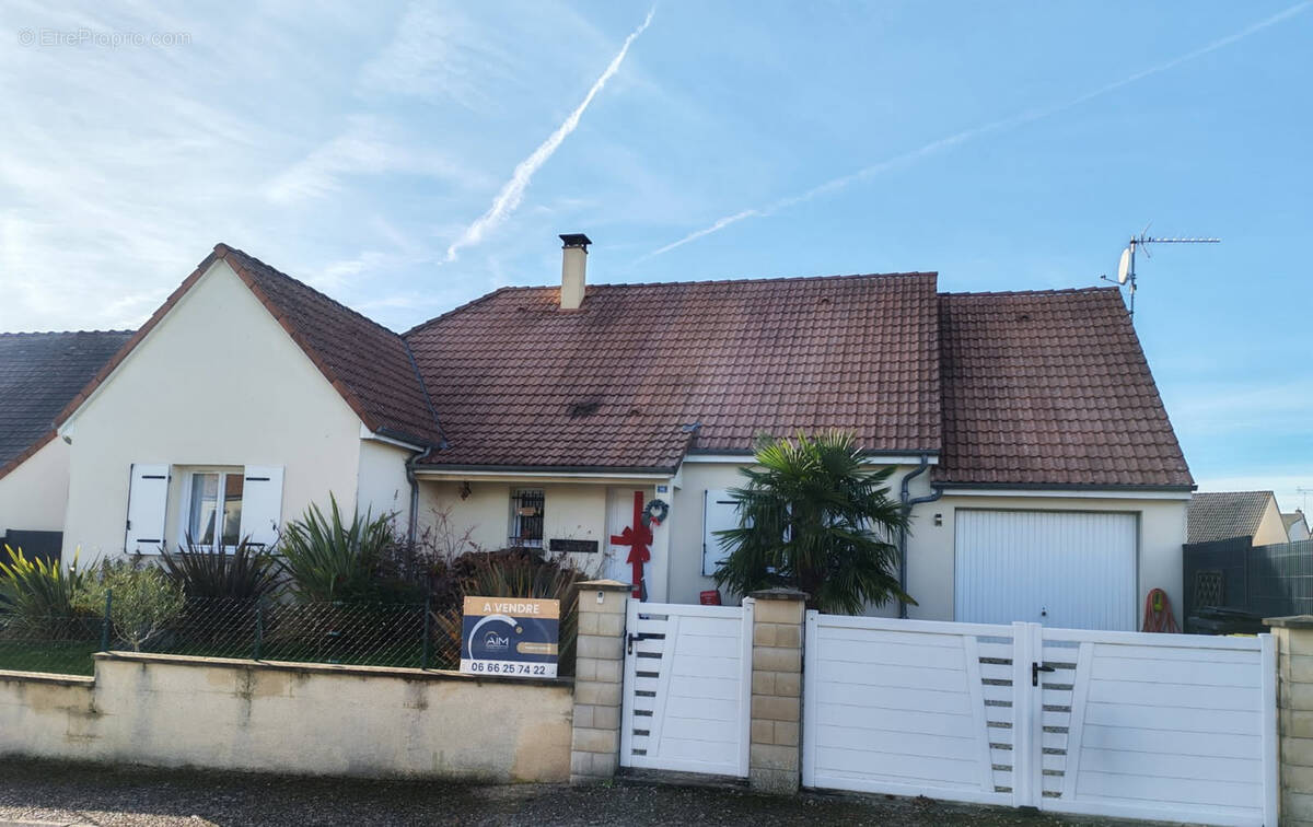 Maison à SAINT-DENIS-LES-PONTS