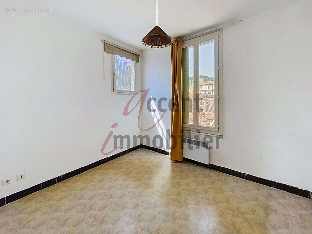 A vendre en exclusivité appartement T3 de 64m² au dernier étage d'une résidence en centre ville de Cavaillon - photo 2