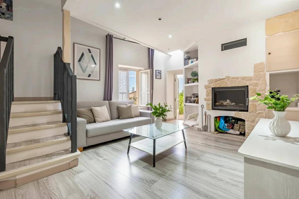 Appartement à BOUYON