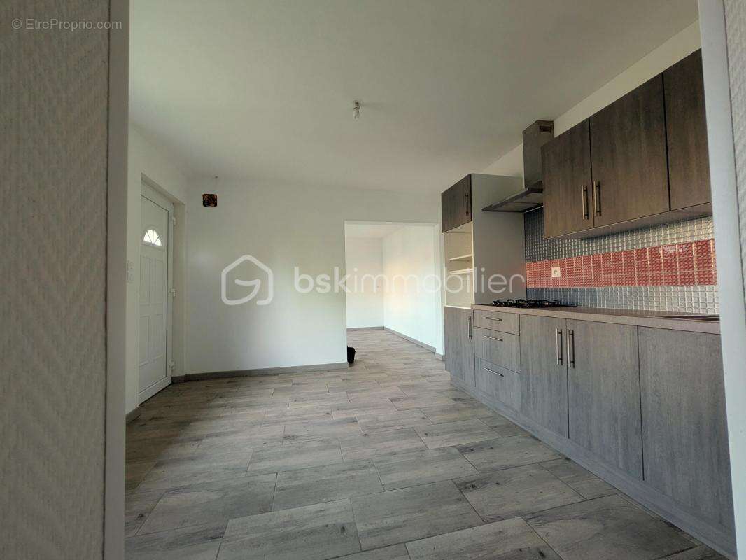 Maison avec dépendance et terrain - photo 2