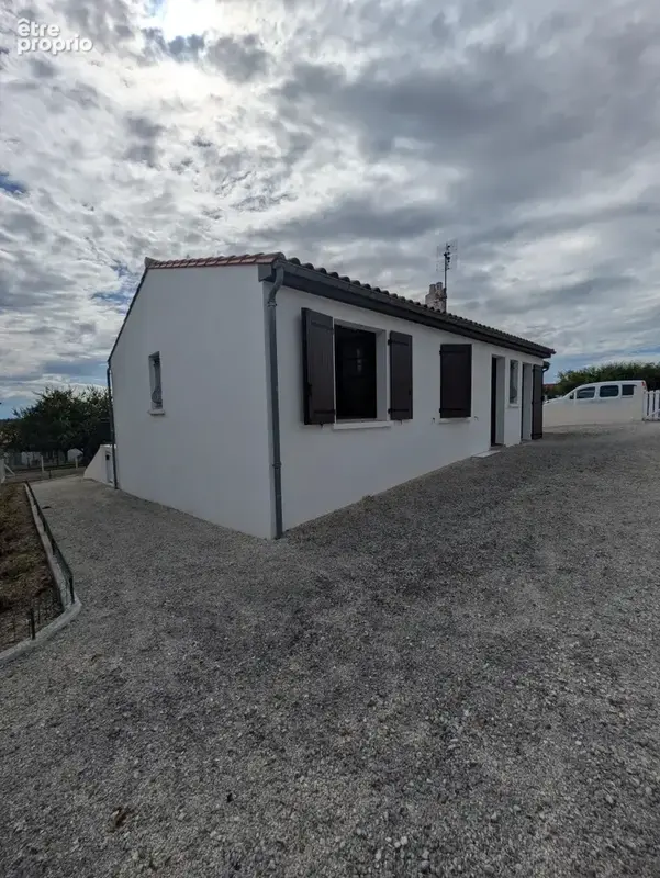 Maison de plain-pied avec grande terrasse, garage et terrain clos - photo 15