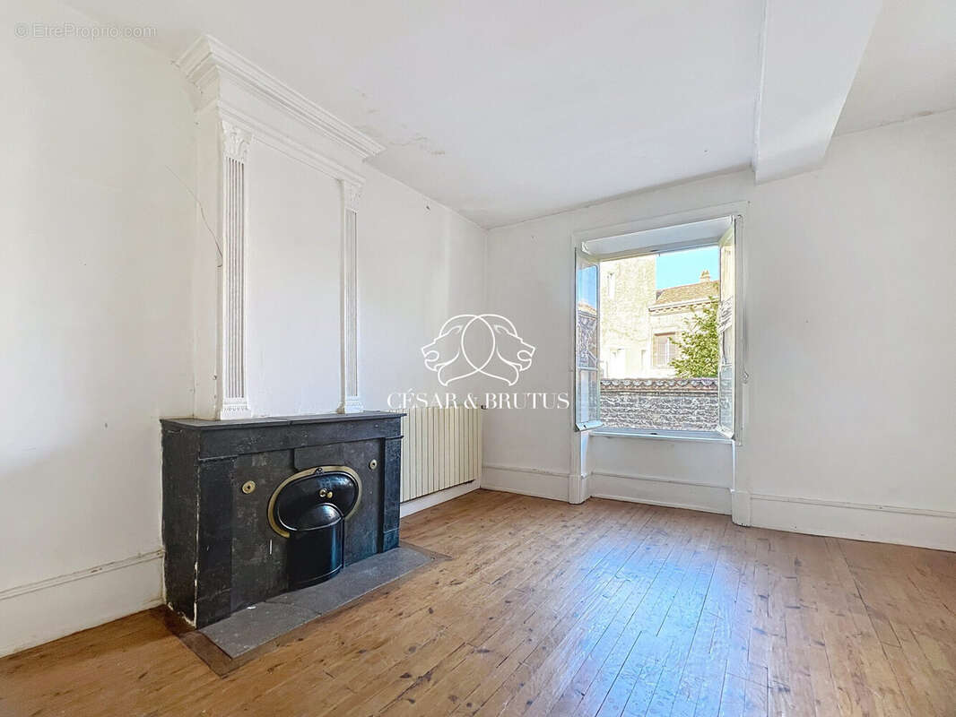 Appartement à SURY-LE-COMTAL