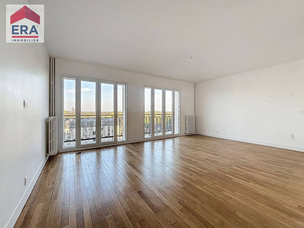 Appartement à CHARENTON-LE-PONT