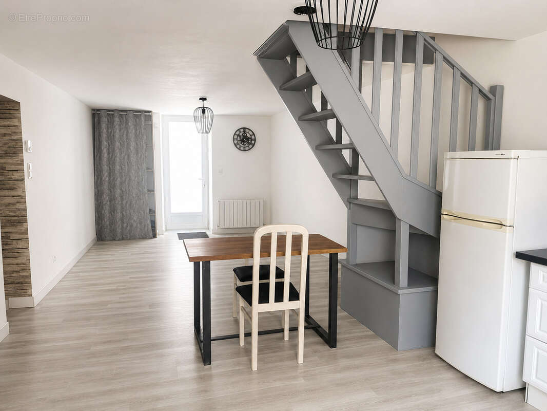Maison en pierre avec grange // cour // centre mirebeau - photo 5
