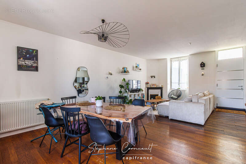 Maison de 147 m² avec piscine et jardin - photo 3