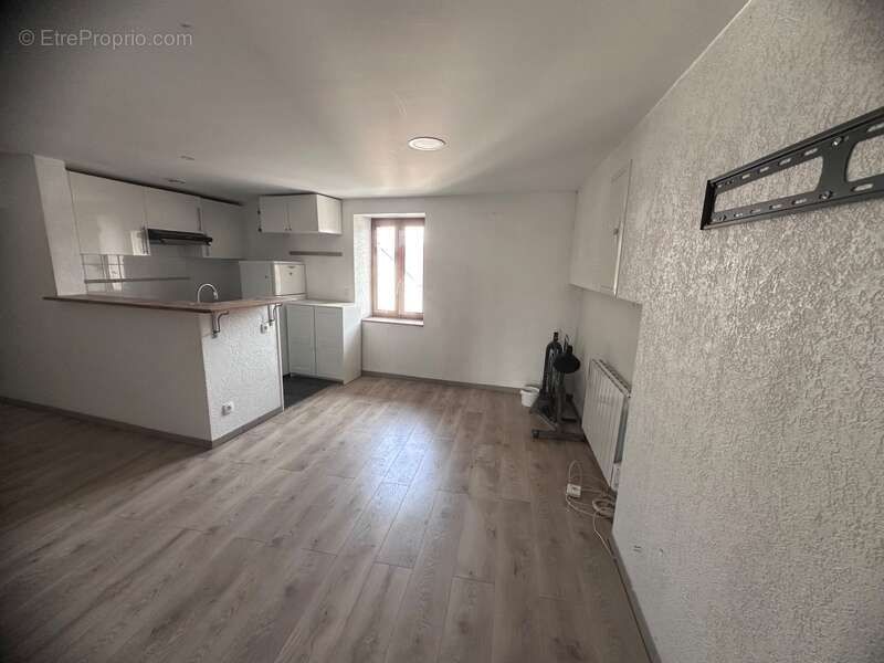 Appartement à PERON