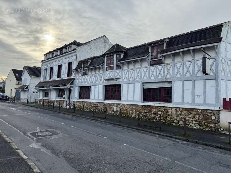 Commerce à EMERAINVILLE