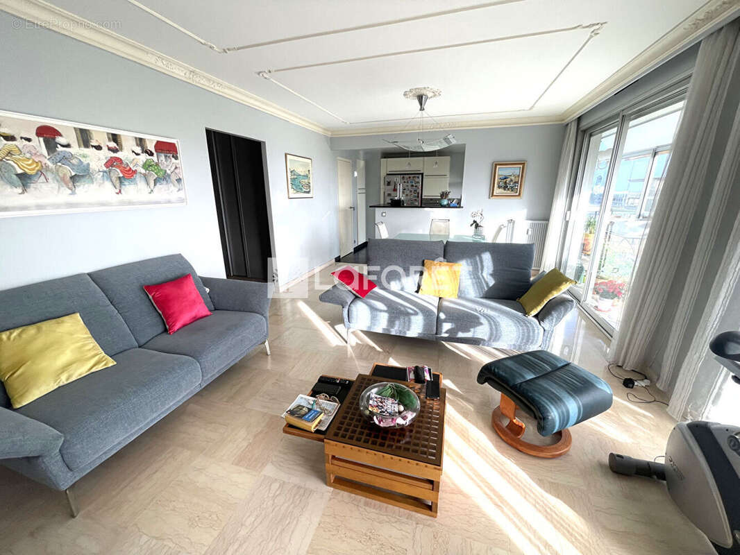Appartement à SAINT-LAURENT-DU-VAR