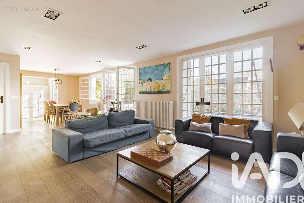 Maison 170 m² à Saint-Maur-Des-Fosses  - photo 2