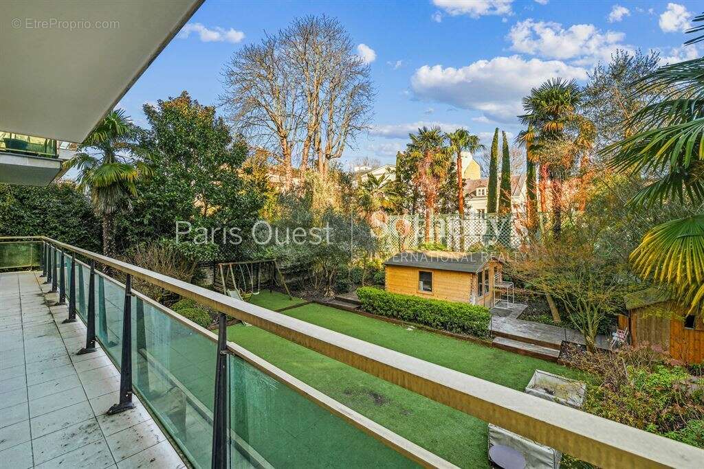 Appartement à NEUILLY-SUR-SEINE