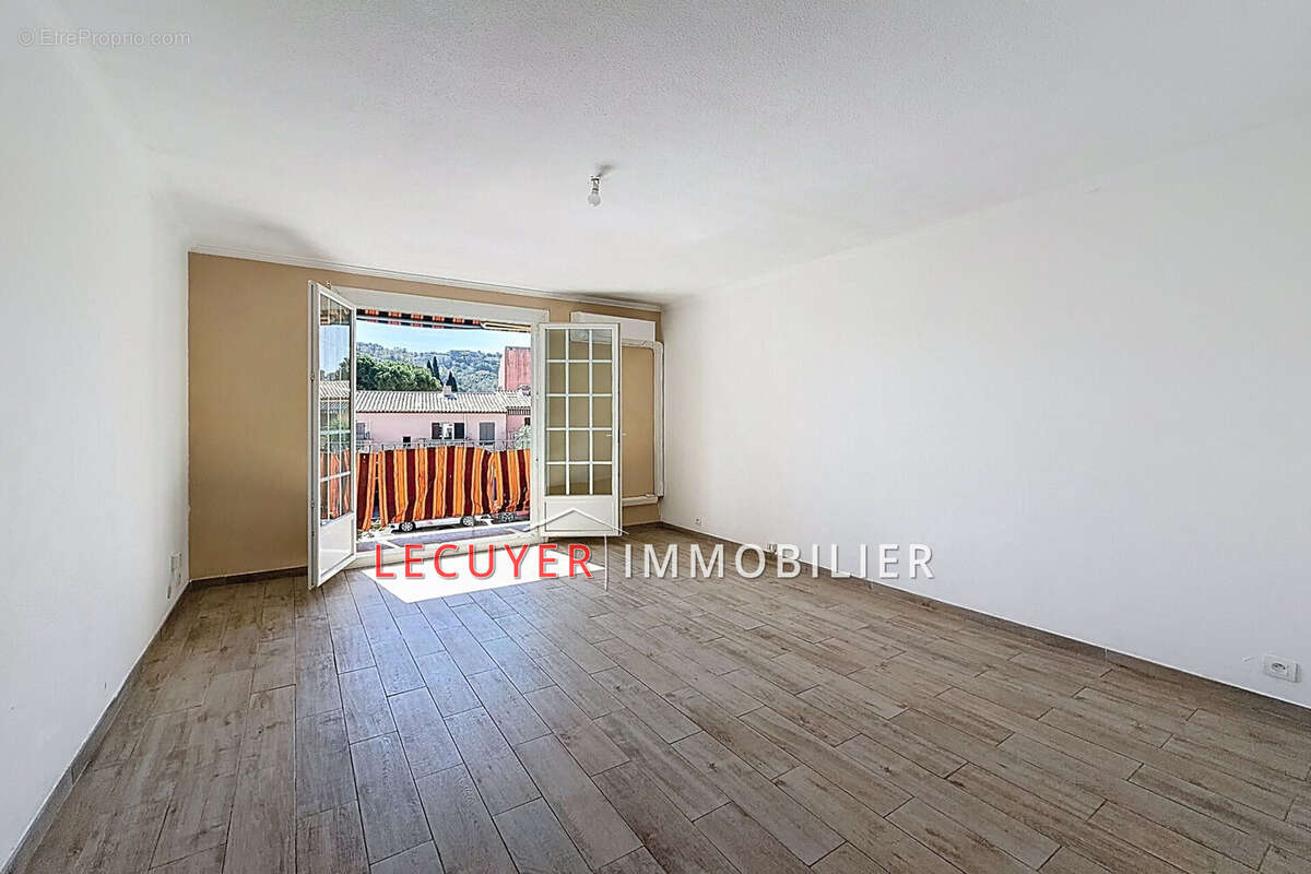 Appartement à VALLAURIS