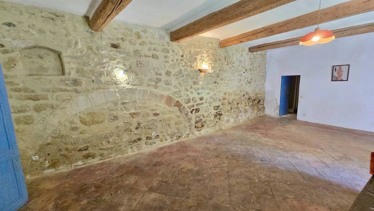 Maison à ESPONDEILHAN