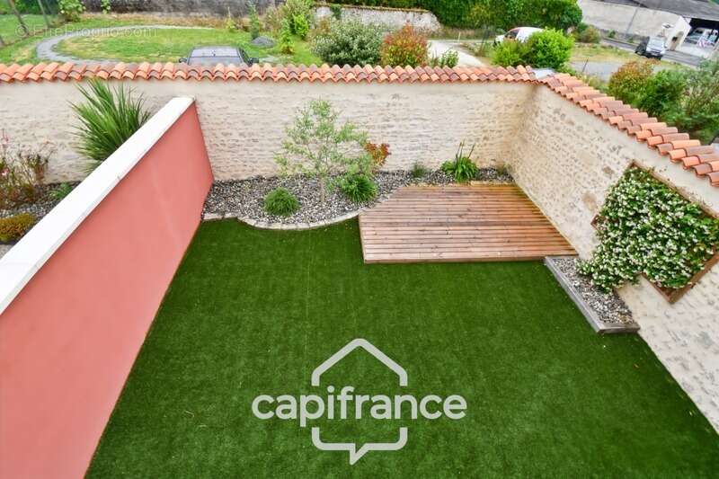 Maison à SAINT-JULIEN-DE-L&#039;ESCAP