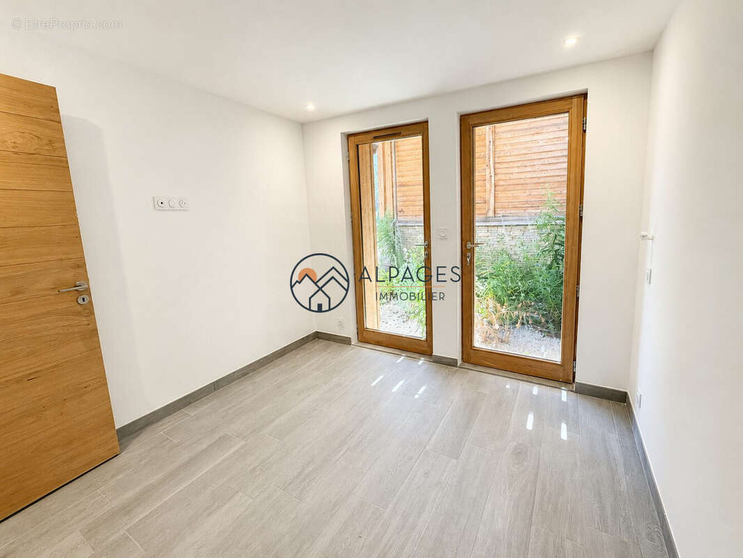 Maison 257 m² à Vars  - photo 8