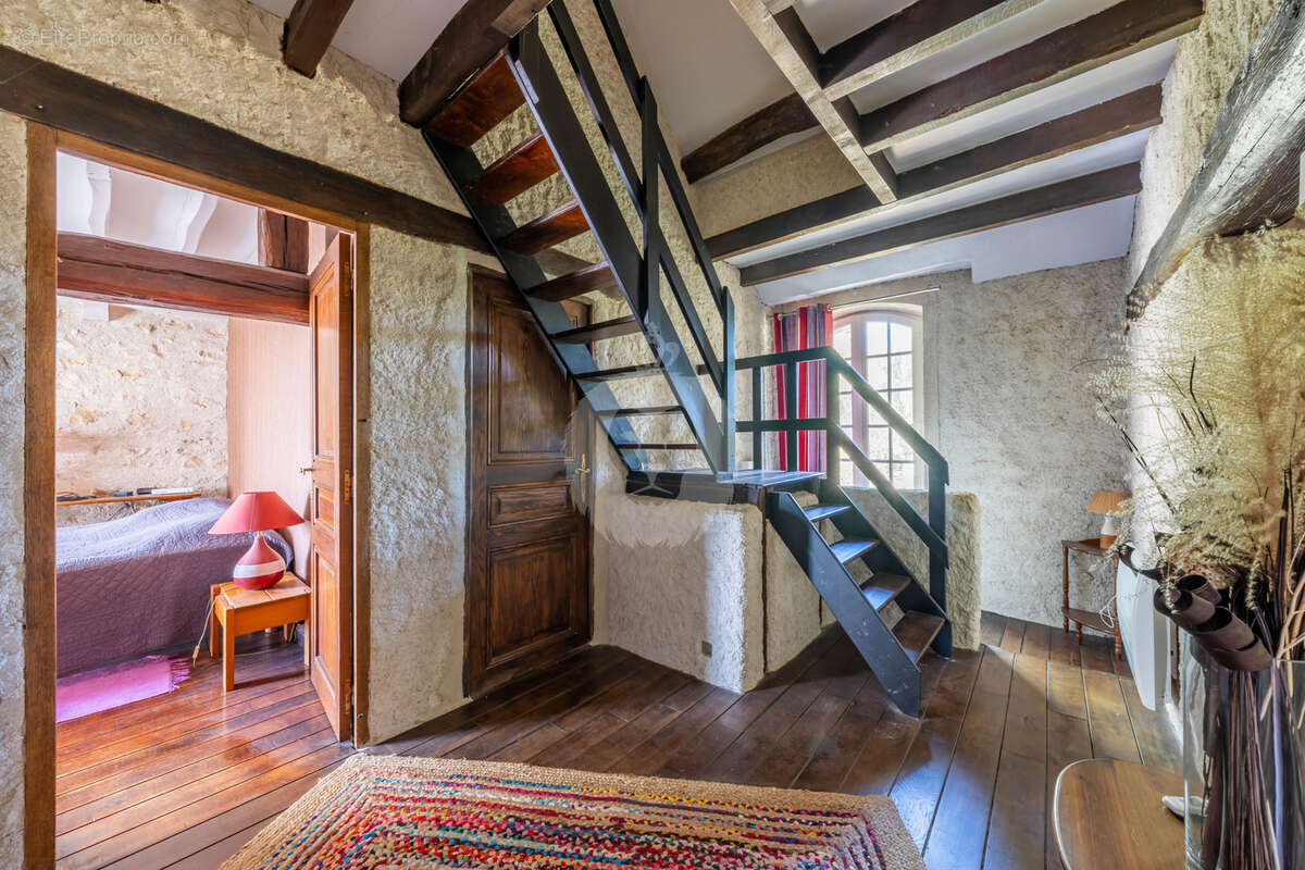 Ensemble immobilier de charme avec maison de 310 m2 et dépendances - photo 17