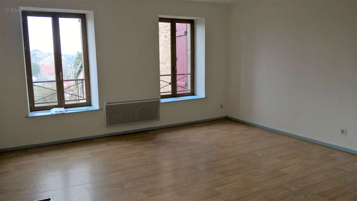 Appartement à FONTAINE-LES-LUXEUIL