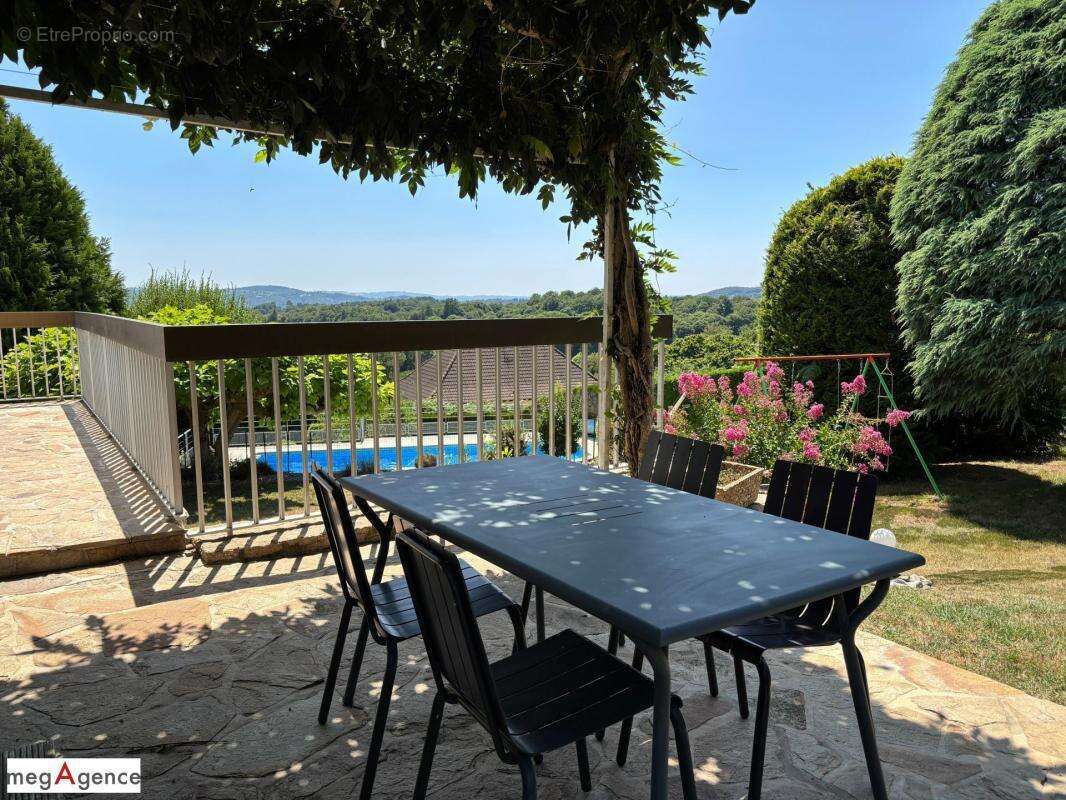 Maison familiale 175 m² – Piscine, jardin paysager et logement indépendant - photo 6