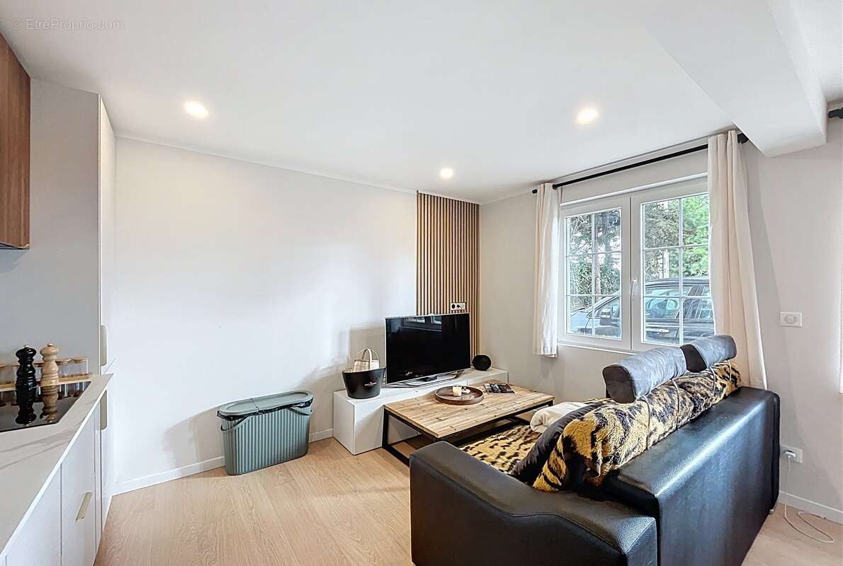 Appartement à SAINT-LAURENT-DU-VAR