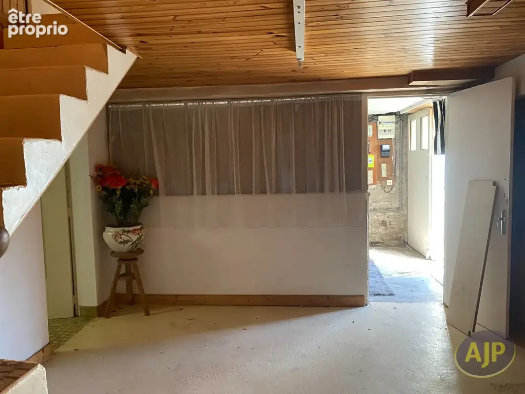Maison à rénover avec jardin - photo 9