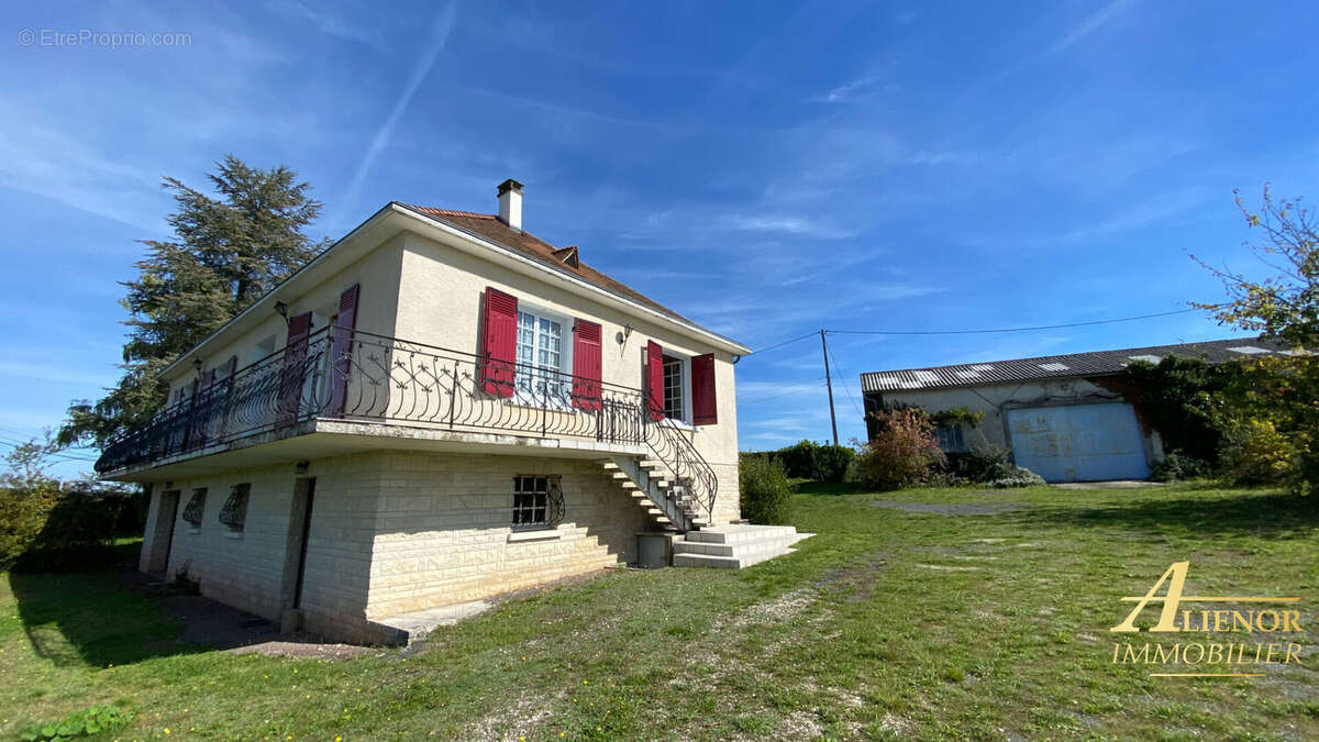 Maison à BOURDEILLES