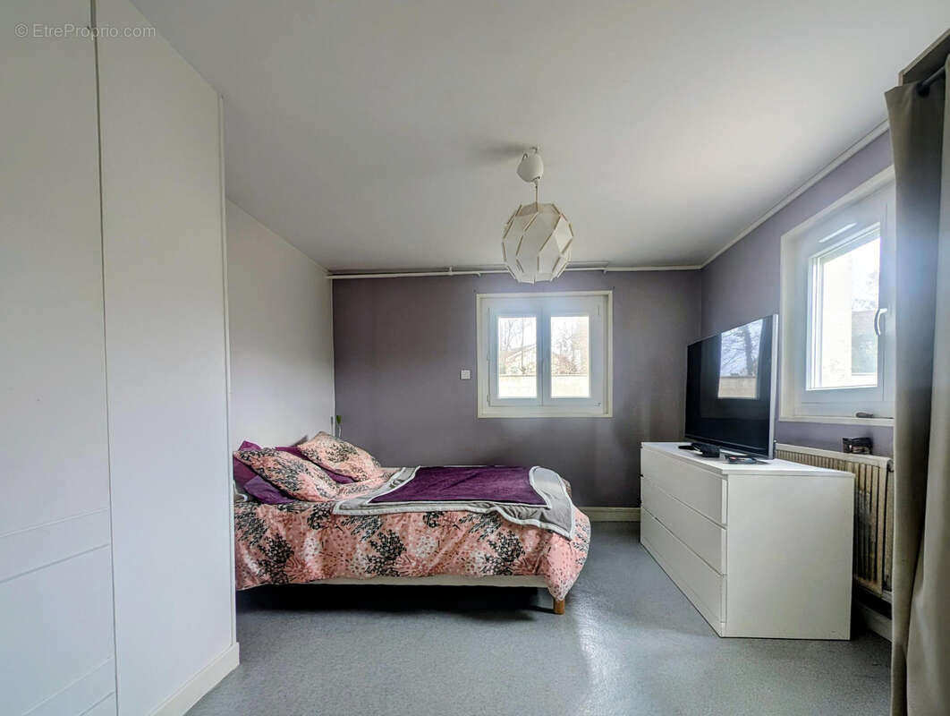 Maison à DOMPIERRE-SUR-VEYLE