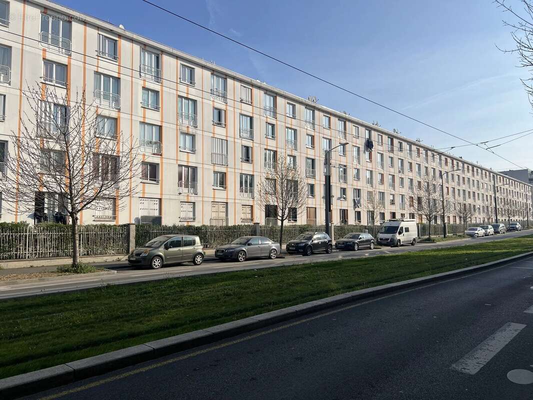 Appartement à CLICHY-SOUS-BOIS